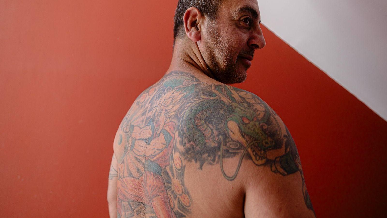 El gran tatuaje que tiene en la espalda.