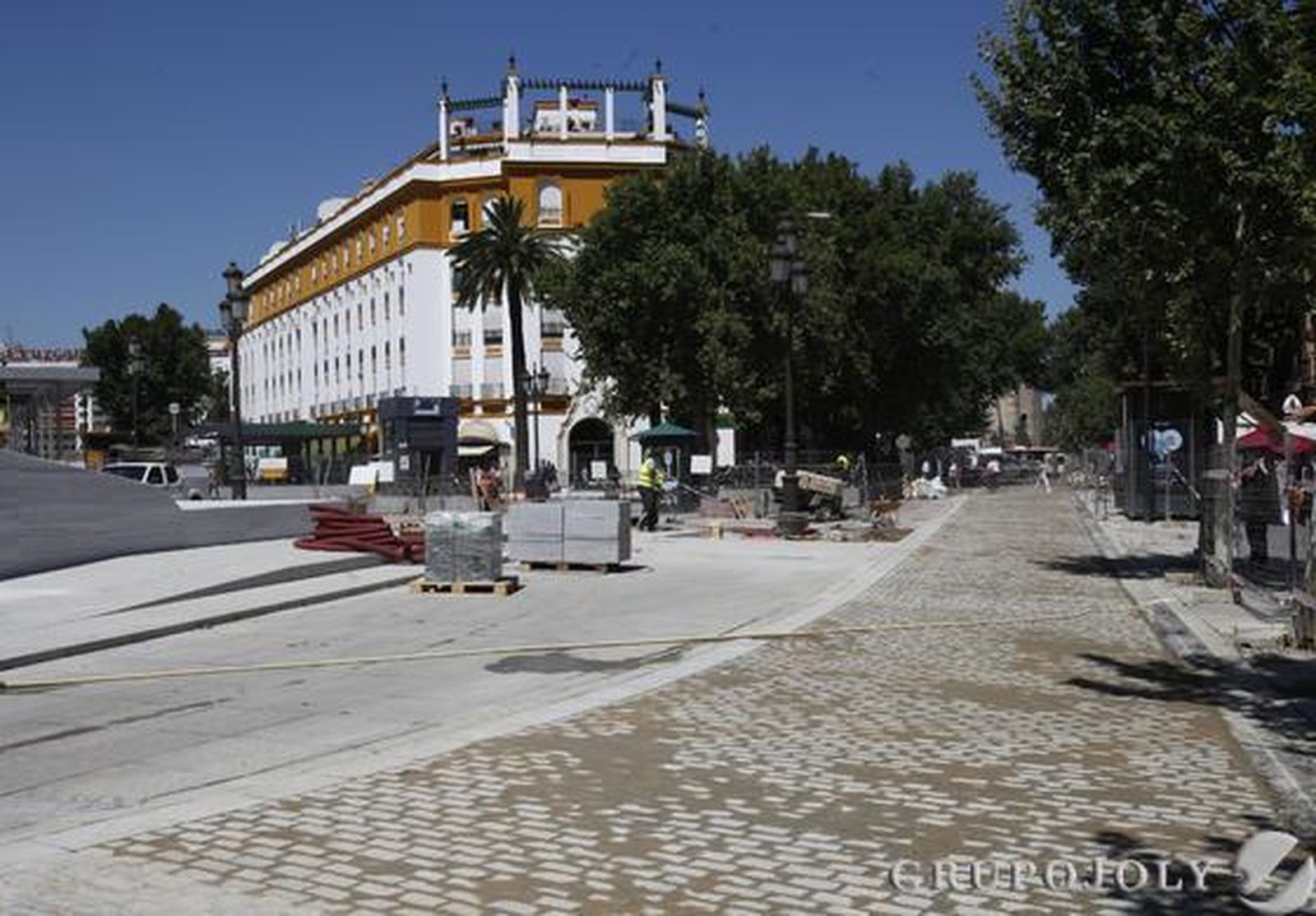 Nueva conexión peatonal. La calle Almirante Lobo se ha unido a la avenida de Roma con una calzada de adoquines sólo para transporte público.

Foto: José Ángel García