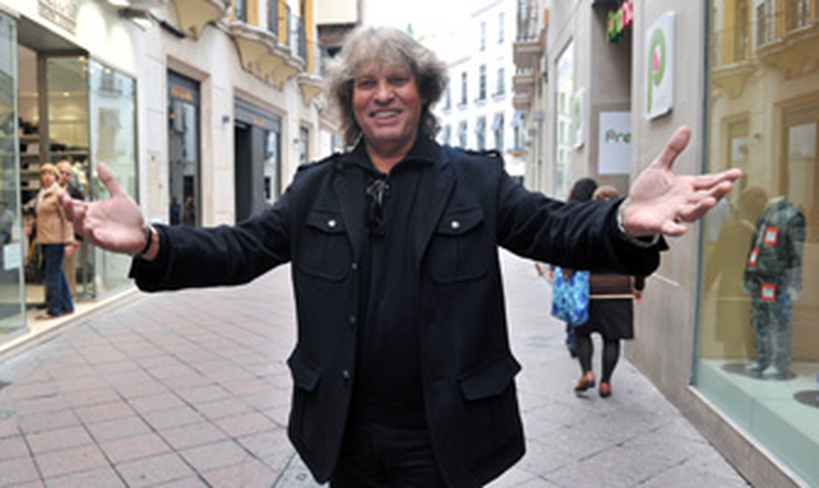 "No sale un eco flamenco, una voz que hiera, desde los años 50"