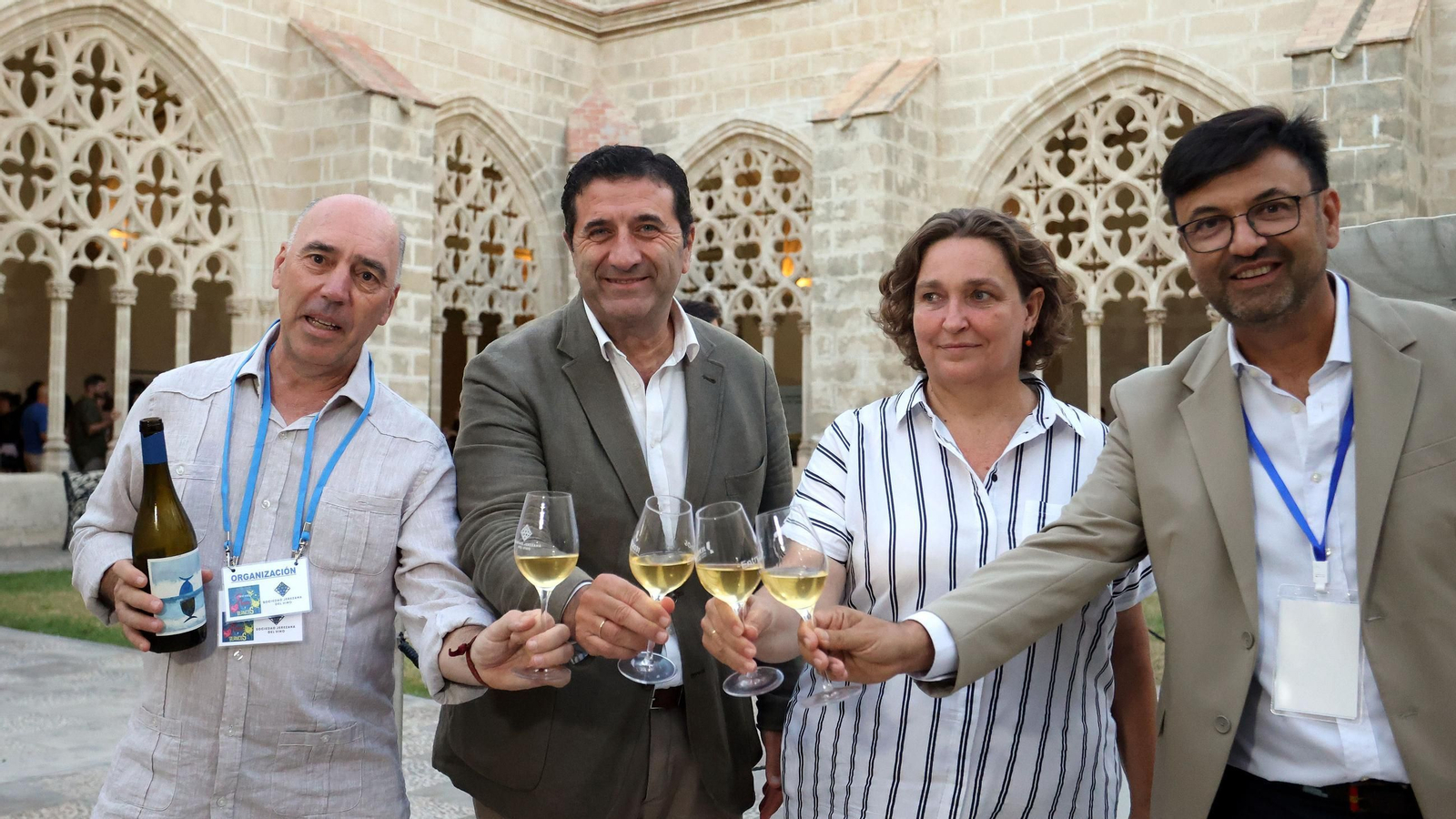 Inauguración de 'Entre Vinos Tintos y Blancos' en Jerez