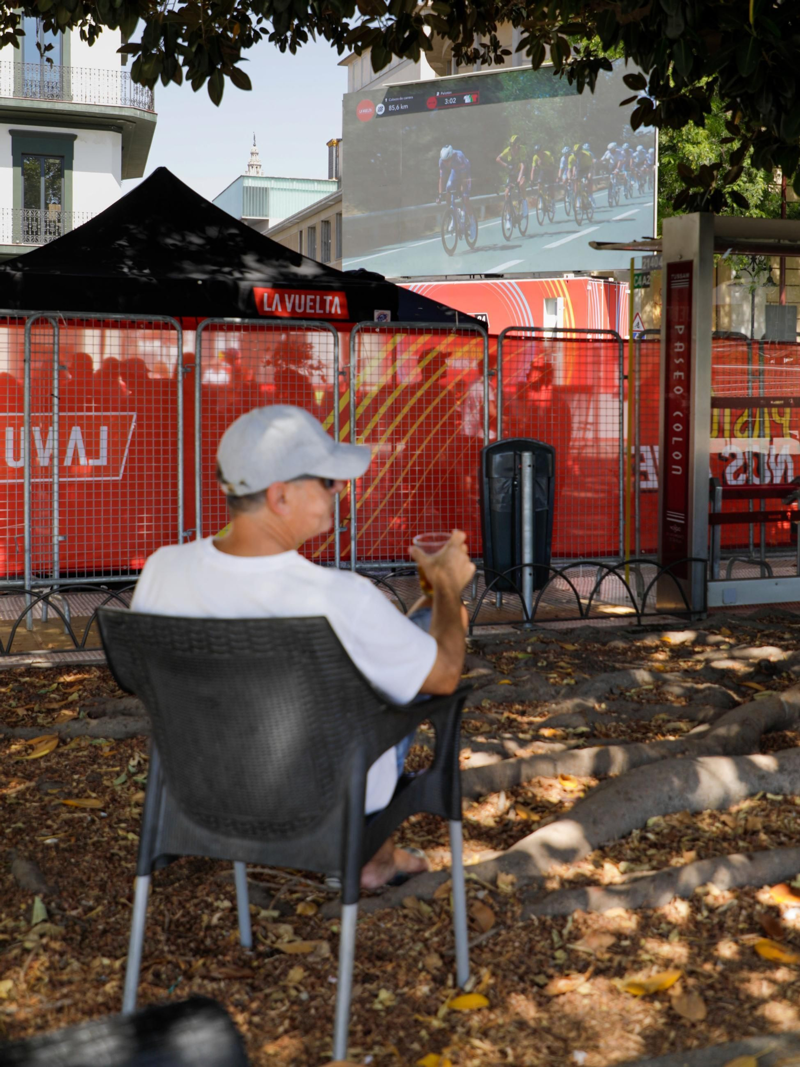 Ambiente del final de la 5ª etapa de la Vuelta ciclista a España, a su llegada a Sevilla