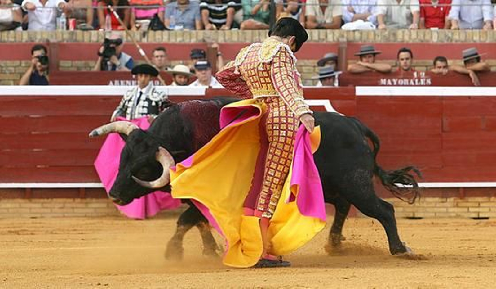 José Tomás y Morante de La Puebla llenaron de toreo la Plaza de Toros de la Merced en un mano a mano admirable

Foto: Espinola