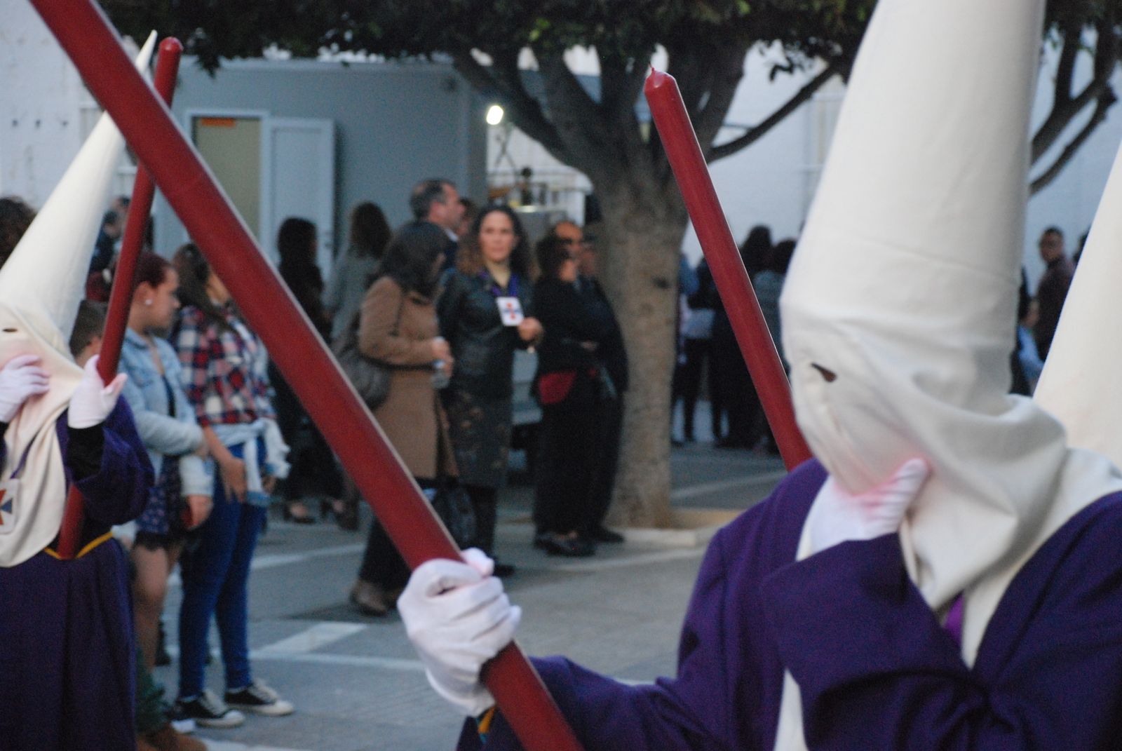 Penitentes de una de las hermandades de la Villa, en una imagen de archivo