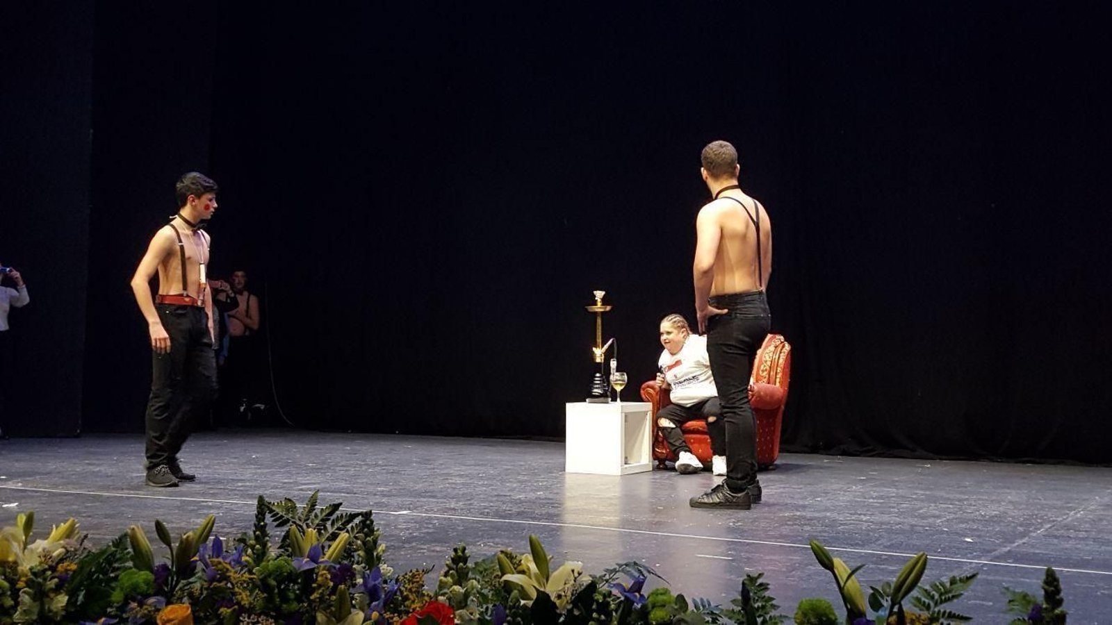 Una escena de la actuación del cuarteto sancionado.