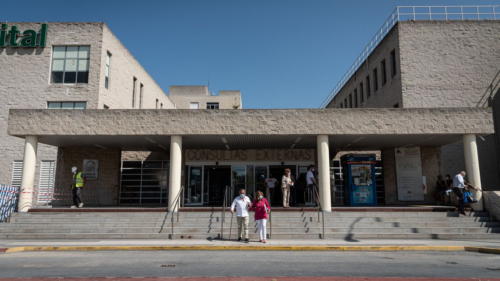 Inmediaciones del Hospital Juan Ramón Jiménez.