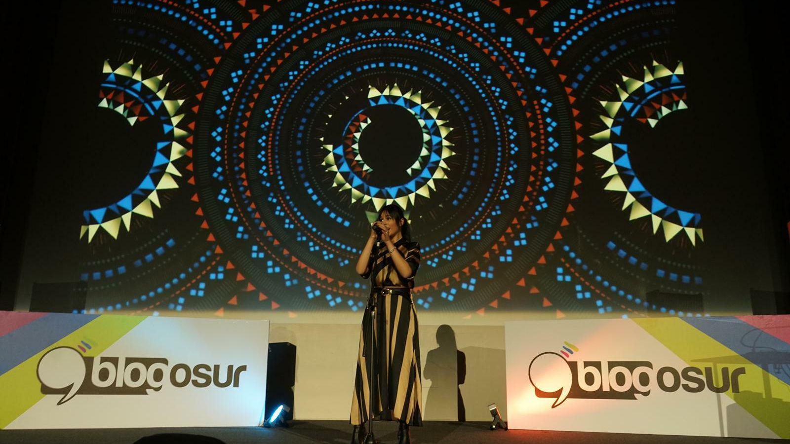 María Artés, actuando en Fibes.