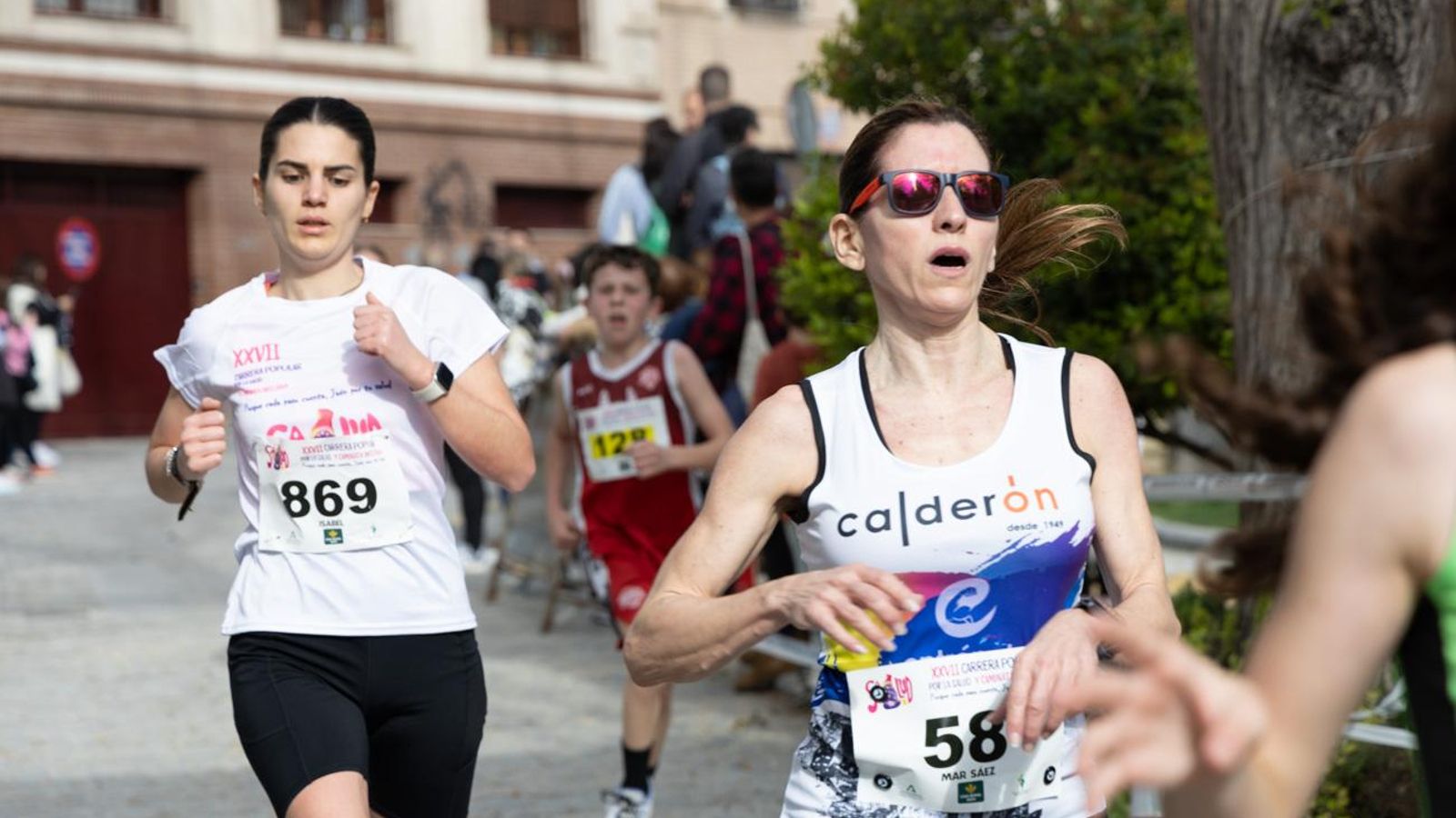 Más de 2.100 participantes corren para promover la salud en Jaén, en imágenes (1)