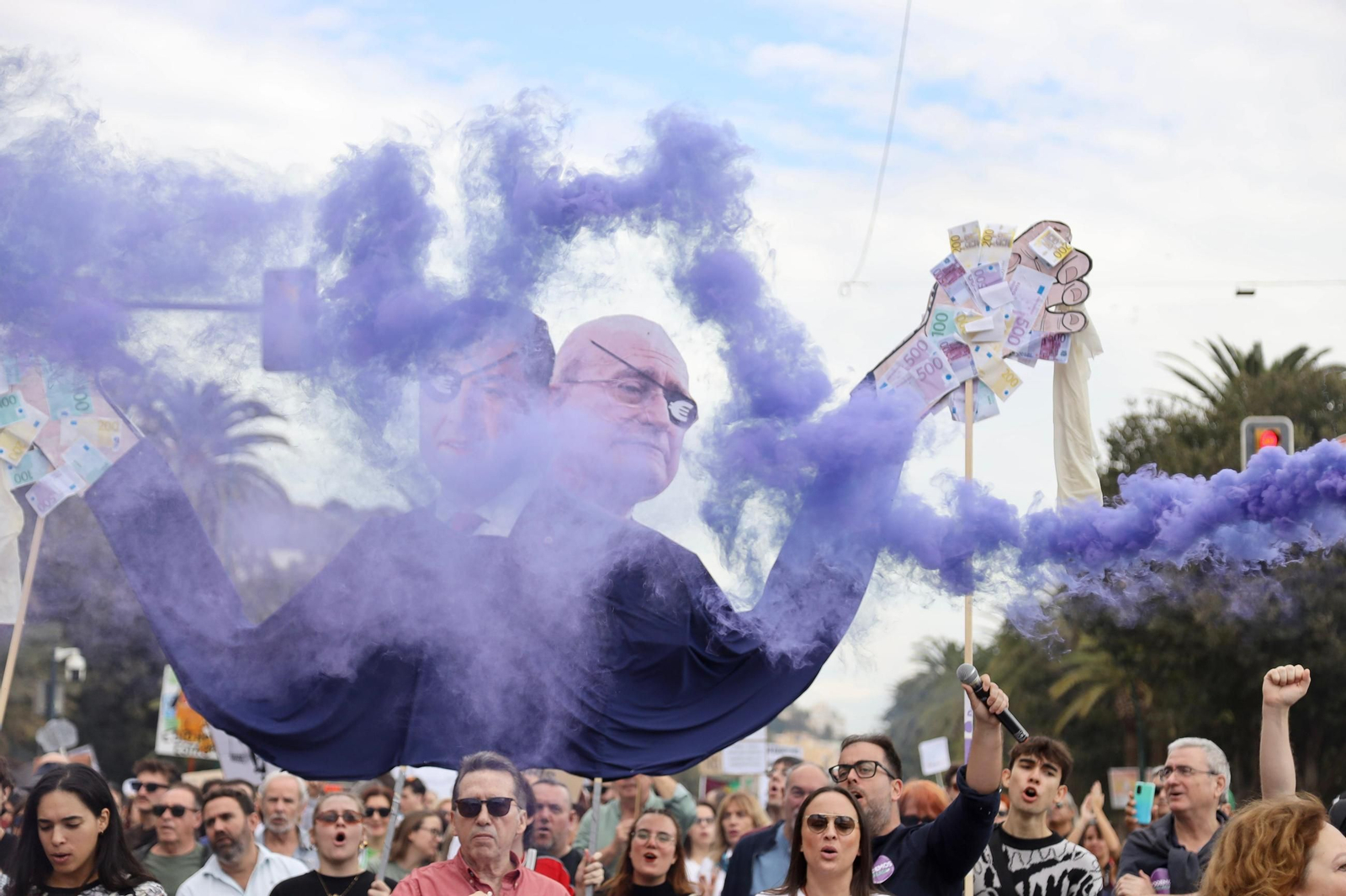 Las fotos de la multitudinaria manifestación por la vivienda en Málaga este 9N