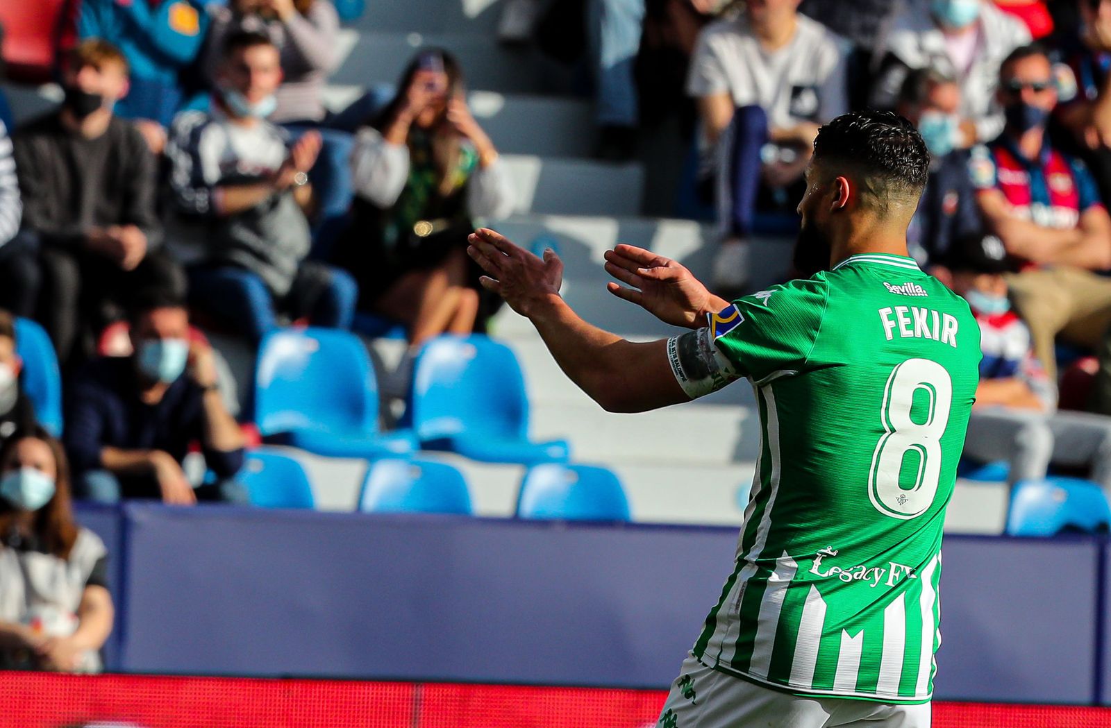 Fekir acaba de hacer uno de sus dos goles al Levante.