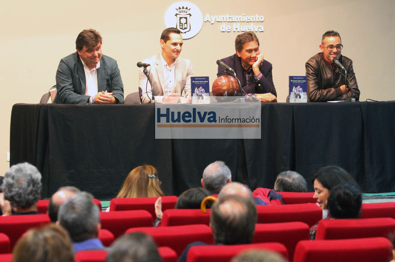 Imágenes de la presentación del libro de Juanma Garrido "No quiero verte llorar".