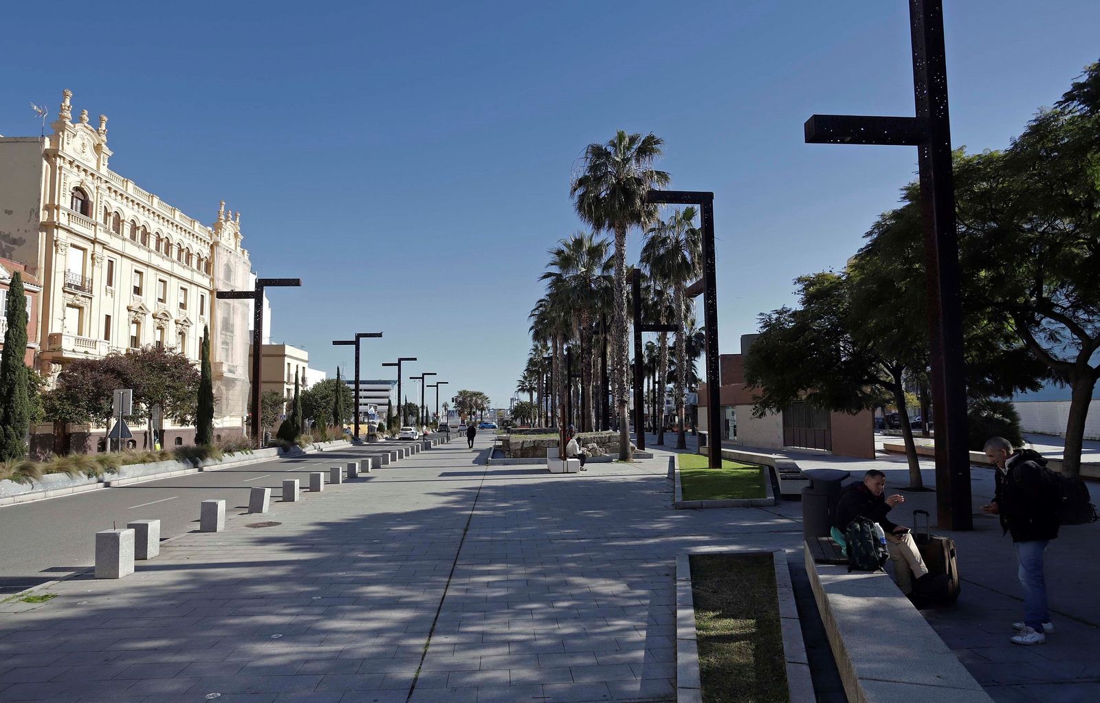 Una vista general del paseo del río de la Miel en Algeciras.