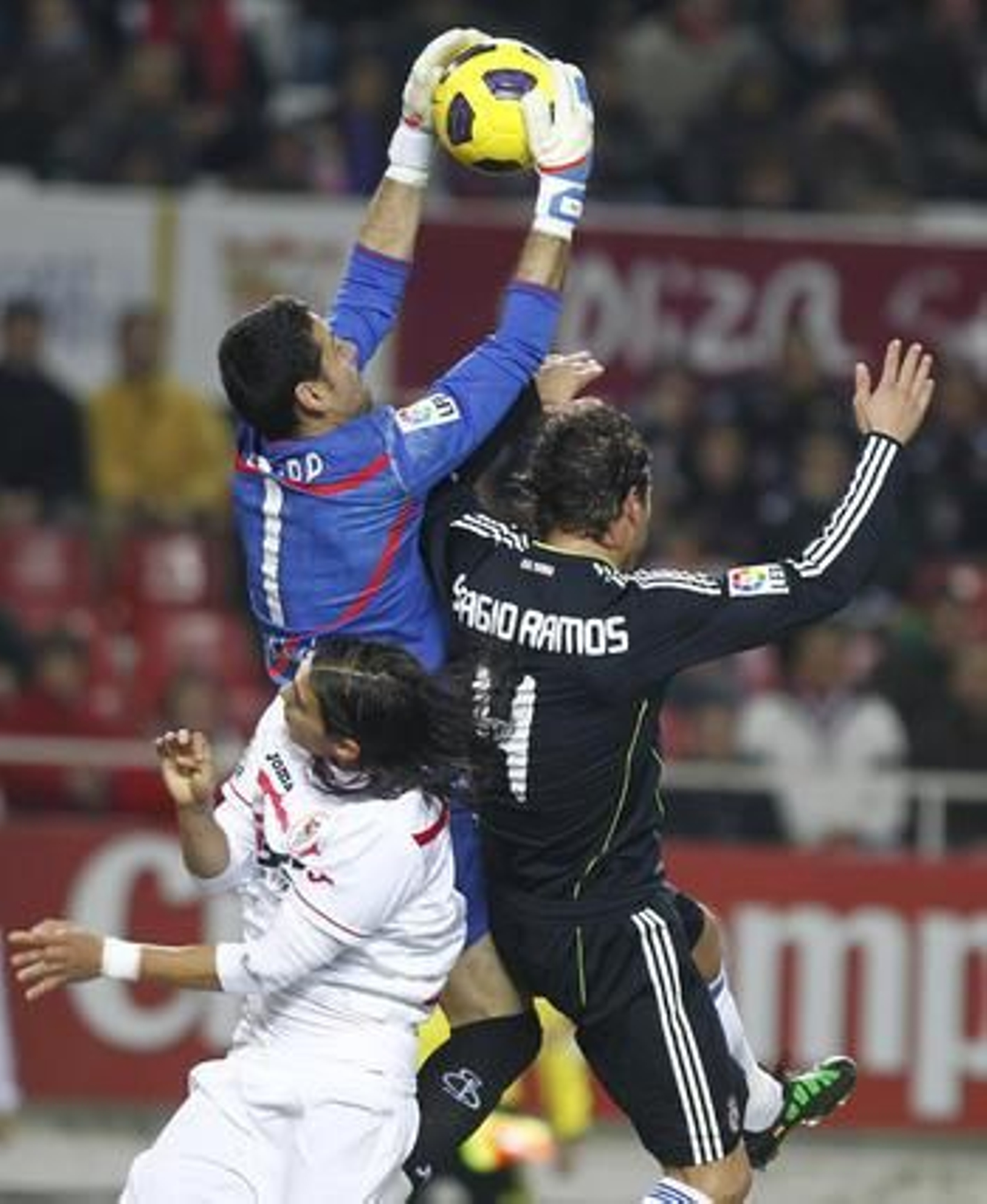 El Sevilla pierde 0-1 con el Real Madrid en la ida de las semifinales de la Copa del Rey. / Antonio Pizarro