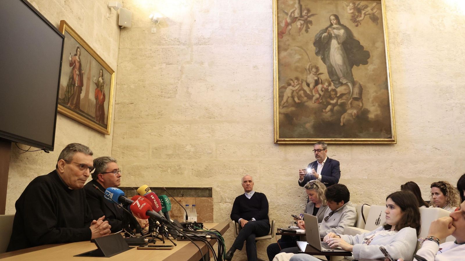 Un momento de la intervención de Luis Rueda y Marcelino Manzano ante los medios de comunicación.