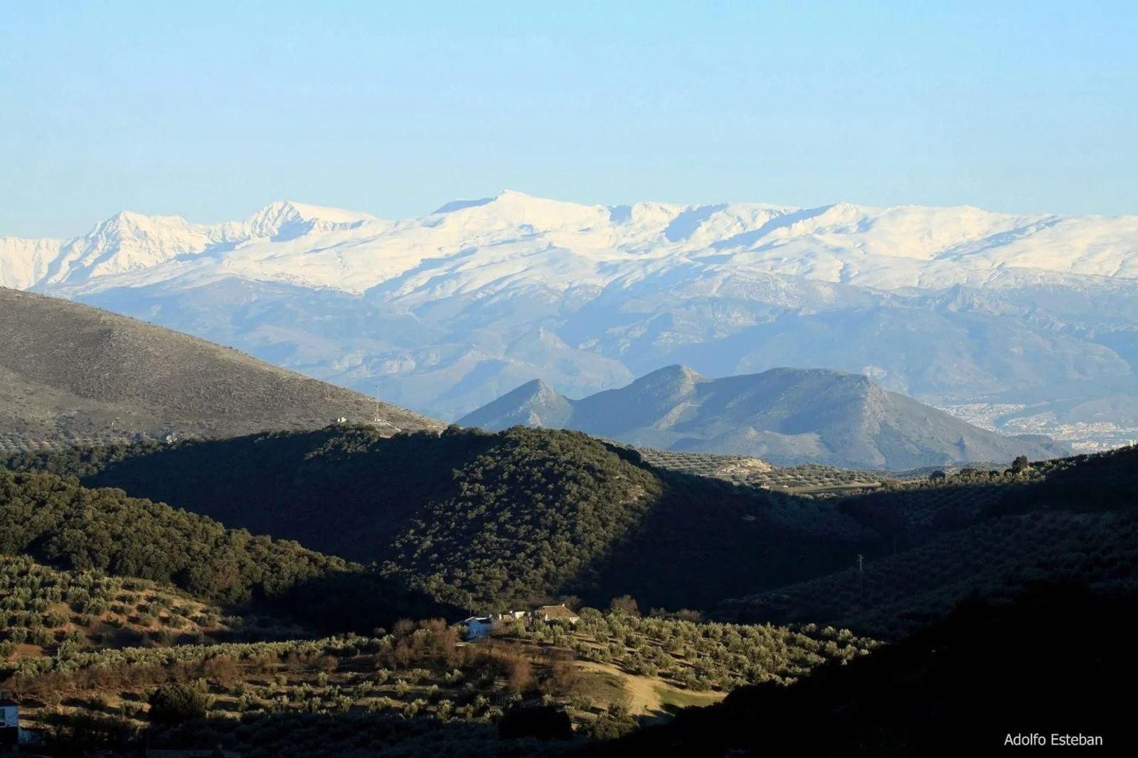 Sierra de Parapanda, en primer término.