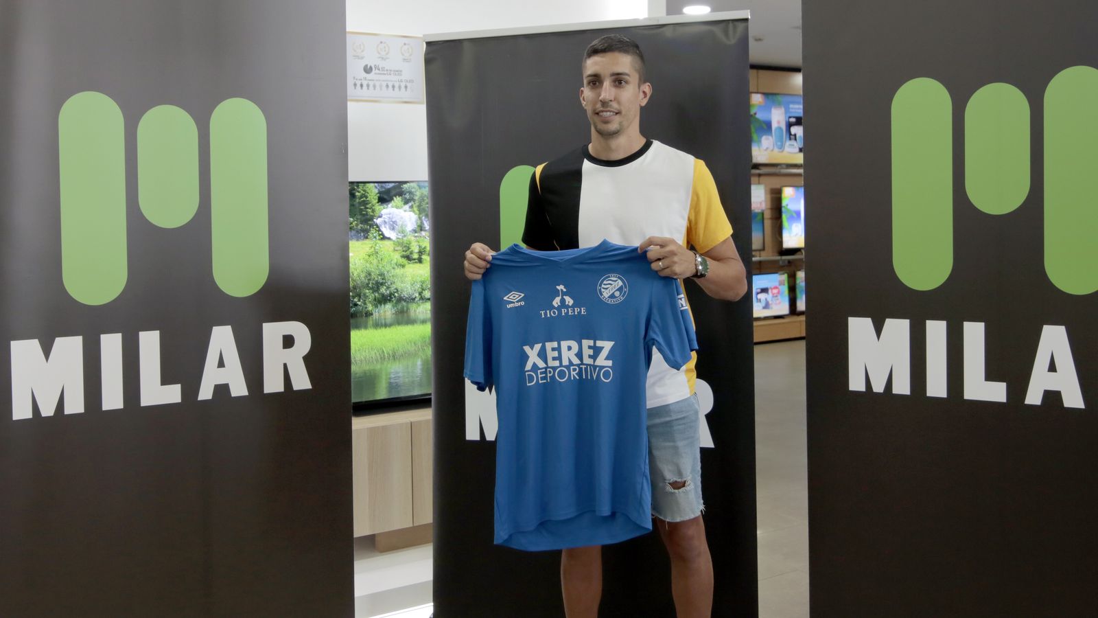 Darío Guti, en Milar con la camiseta azulina.