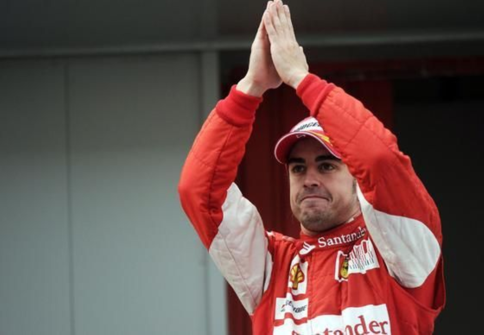 Fernando Alonso queda segundo en un Gran Premio dominado de principio a fin por el piloto de Red Bull Mark Webber. / AFP