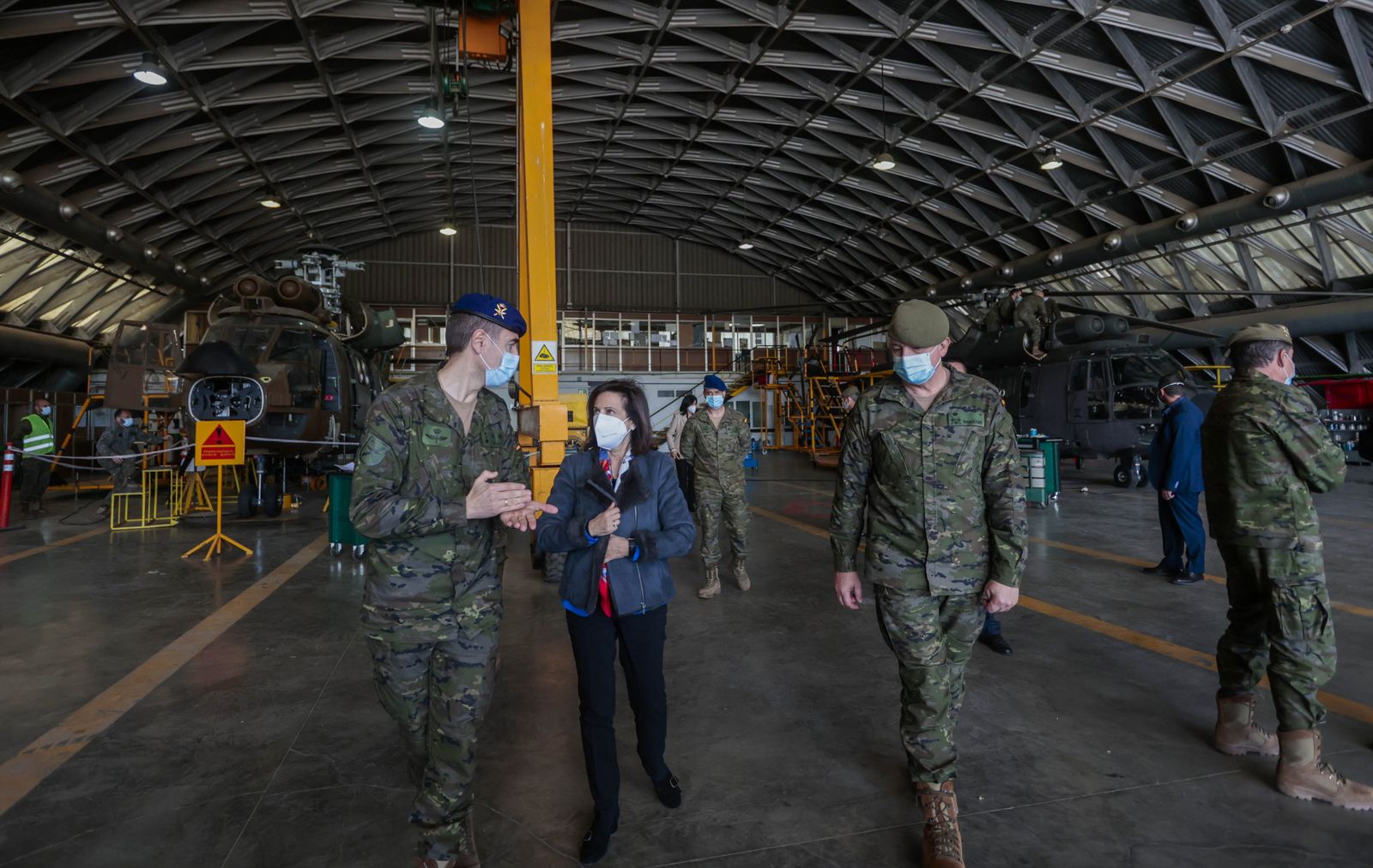La visita de Margarita Robles a la Base del Copero en imágenes