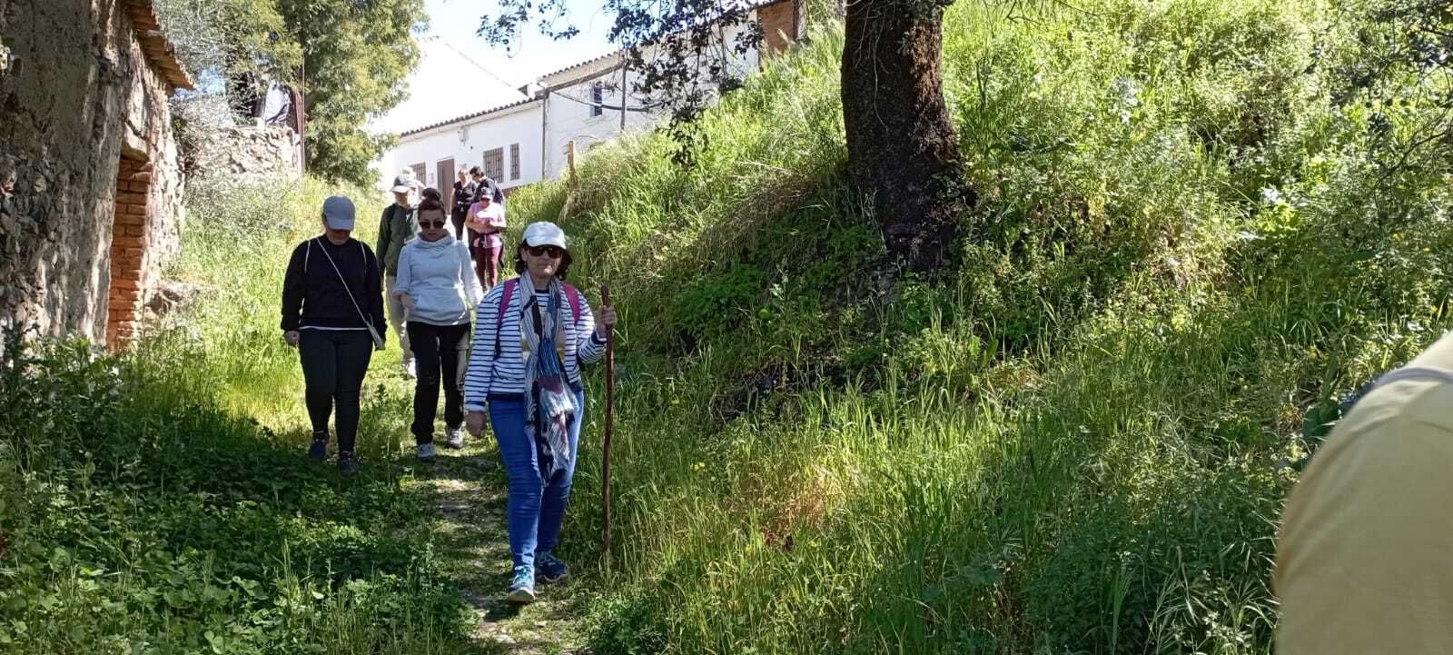 Almonaster recupera varios caminos públicos para crear una amplia red de senderos