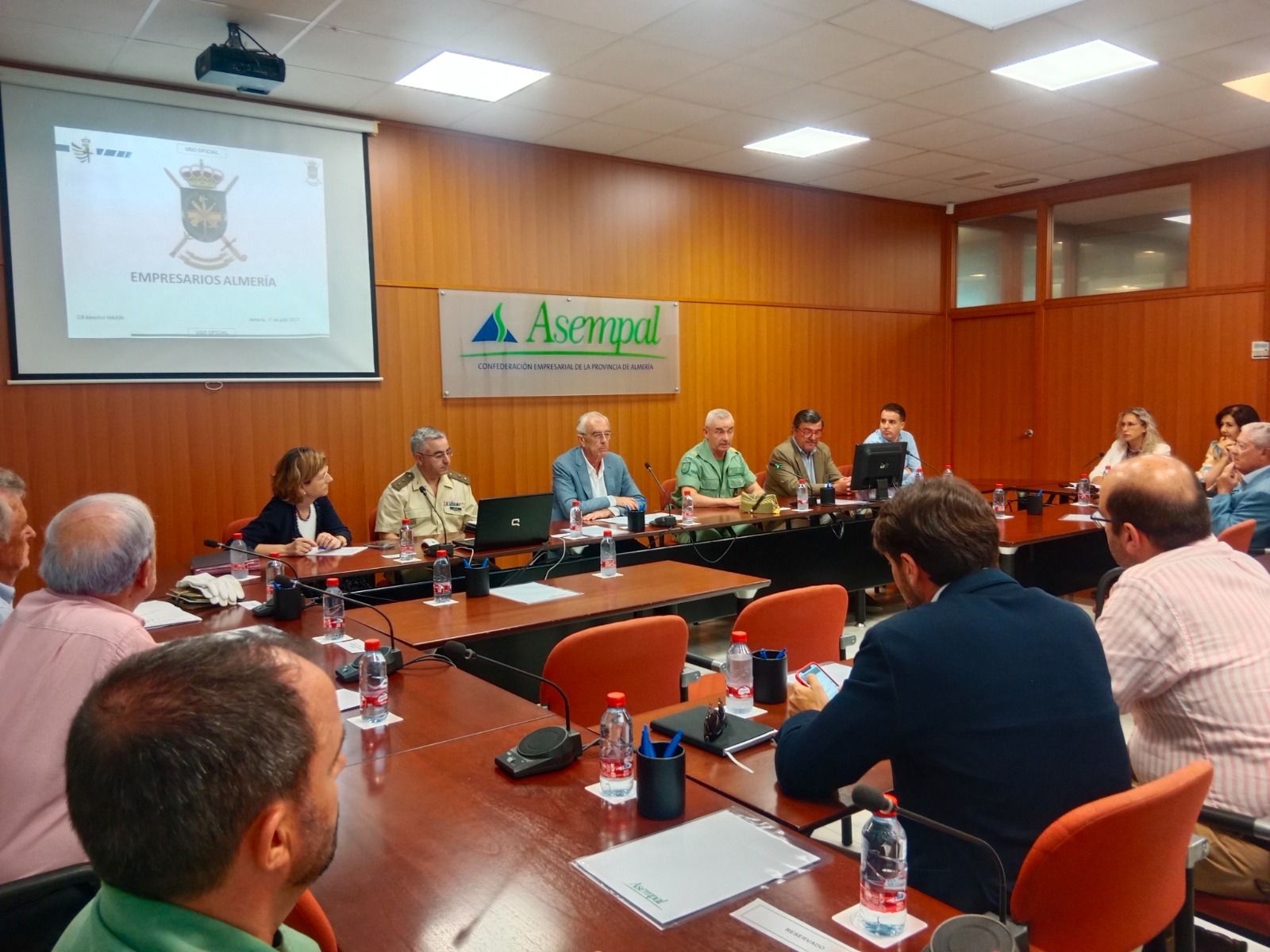 Defensa y patronal trabajan en la inserción laboral del personal militar en empresas de Almería