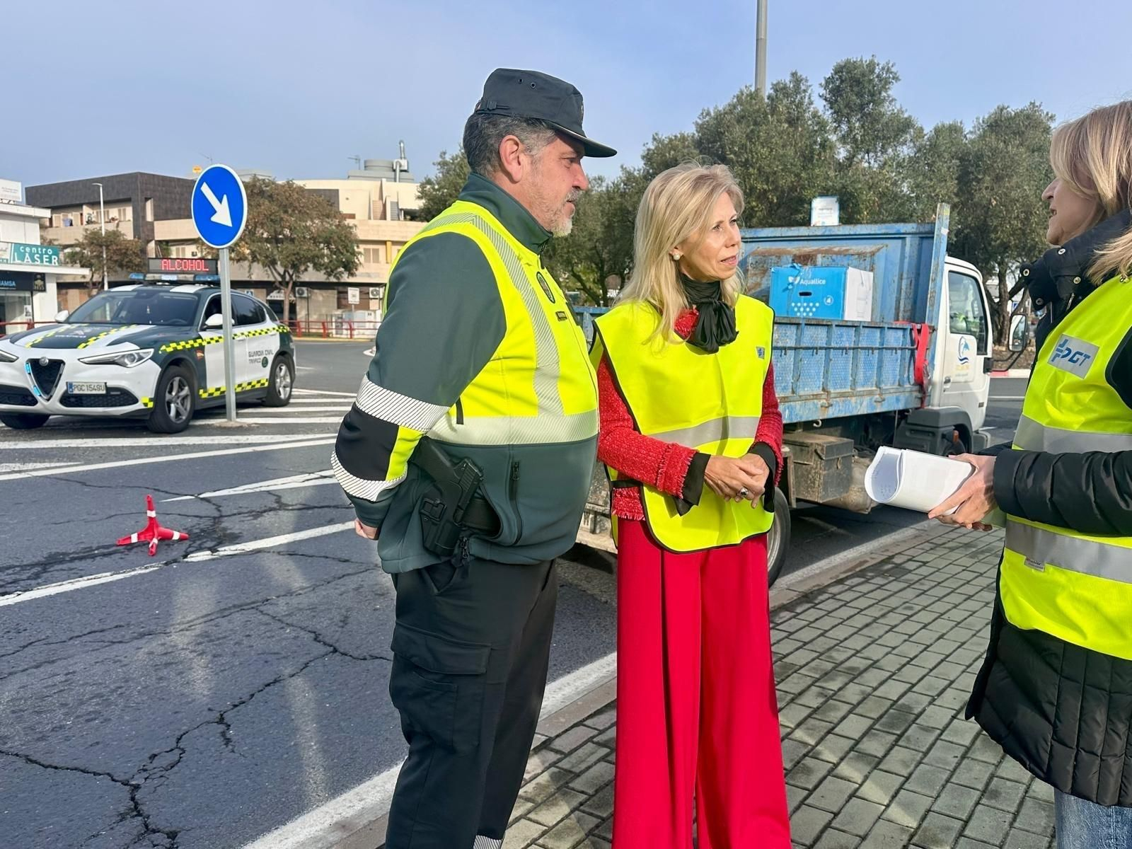 Antonio Rodríguez Caparrós y María José Rico en el inicio de la campaña de la DGT.