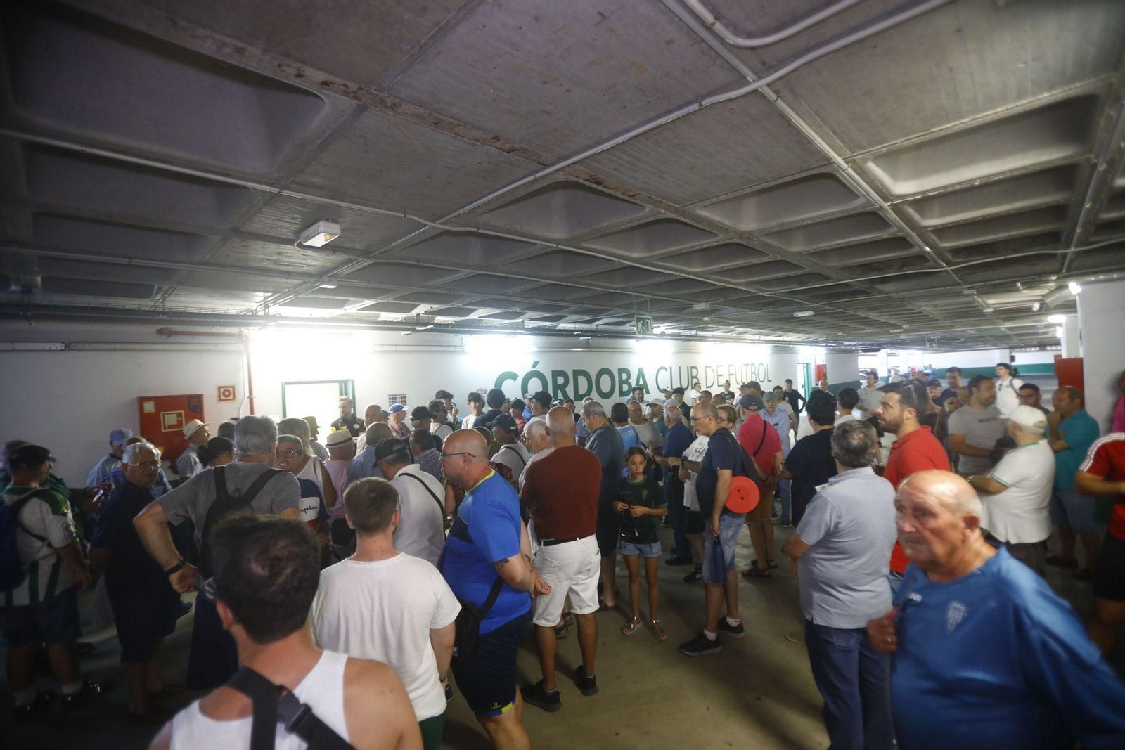 La gran expectación en el inicio de la campaña de abonos del Córdoba CF, en imágenes