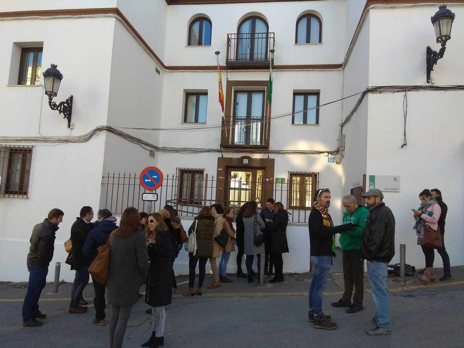 Fachada de los juzgados de Baena. Fachada de los juzgados de Baena.