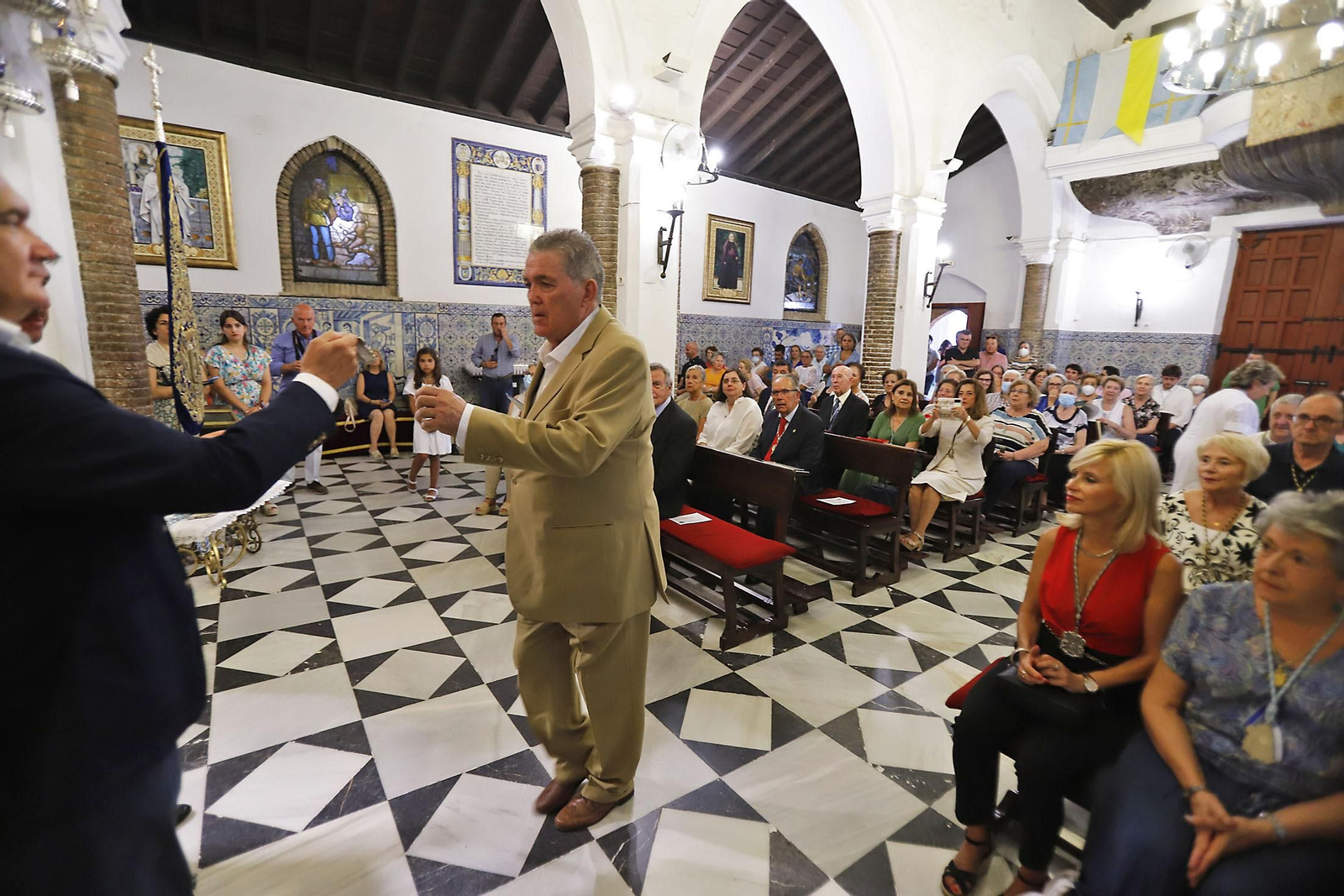 Imágenes de la Santa misa e imposición de medallas a los nuevos hermanos en la CInta