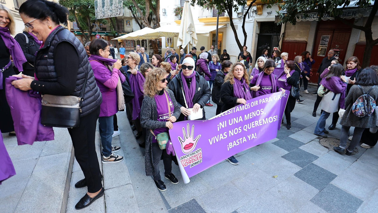 Imágenes de la manifestación del 25N 2024 en Jerez