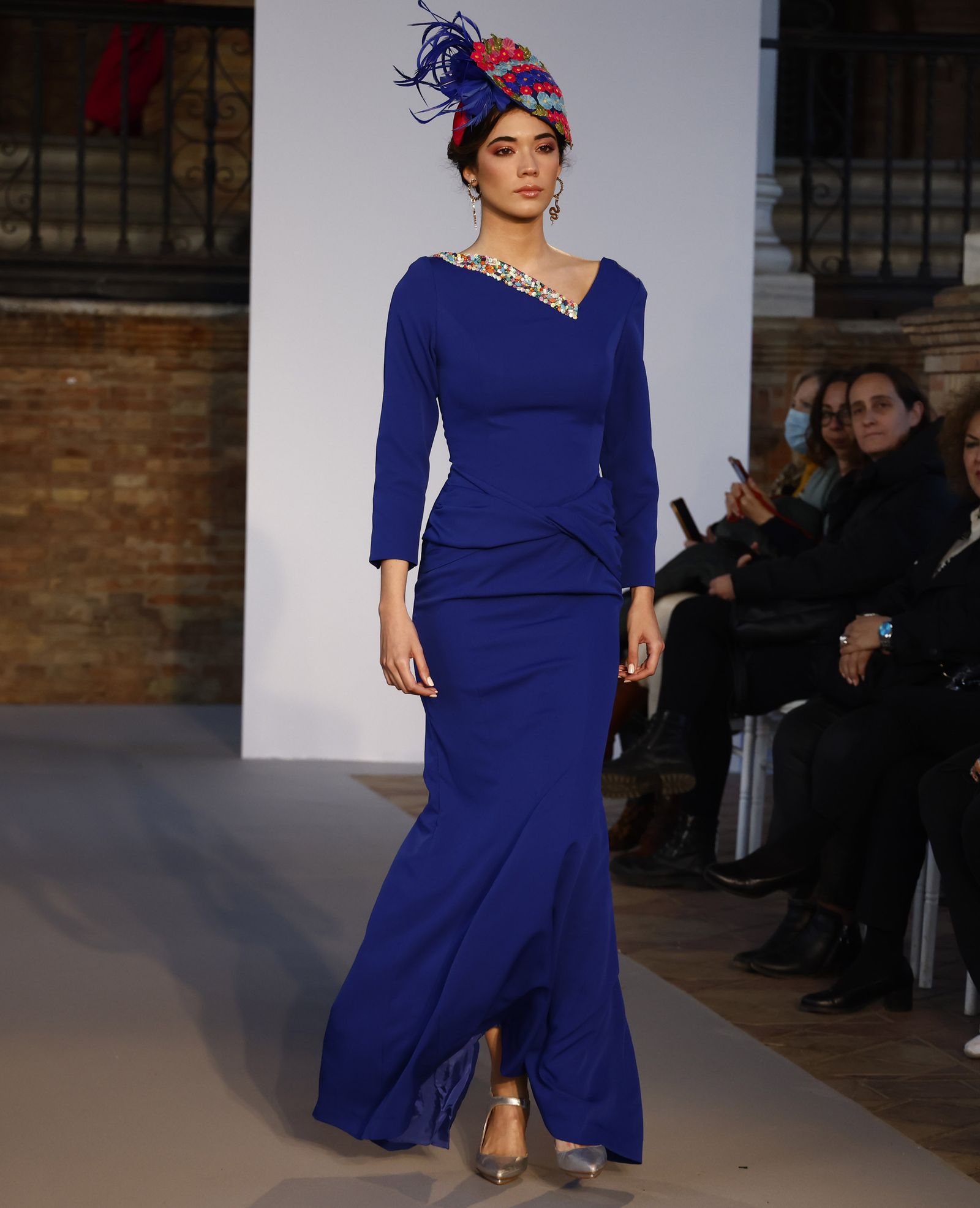 Las tendencias en vestidos de novia e invitada de la pasarela SIQ, en fotos