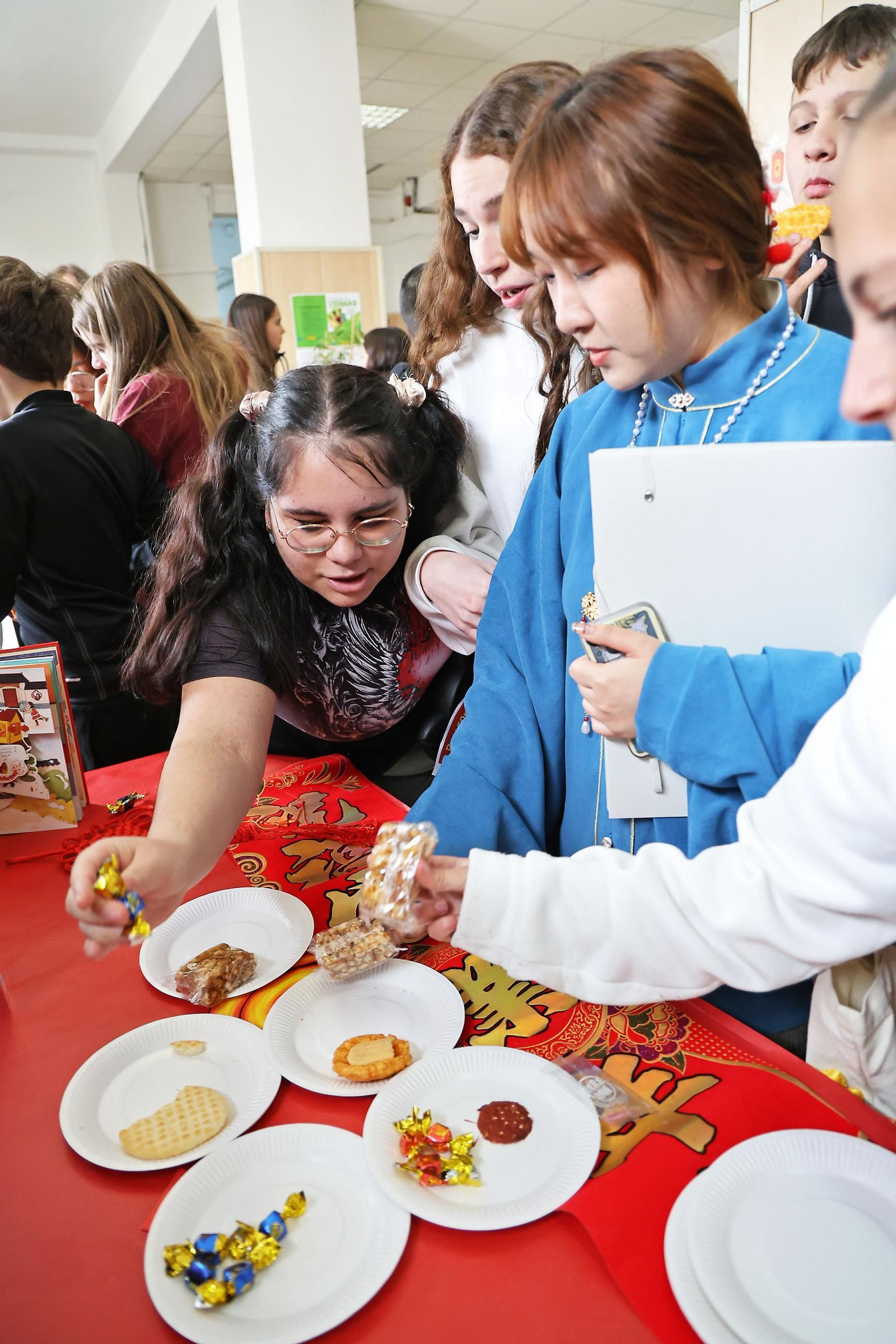Imágenes de la celebración del Año Nuevo Chino de los alumnos del IES Diego de Guzmán y Quesada (el antiguo Femenino)