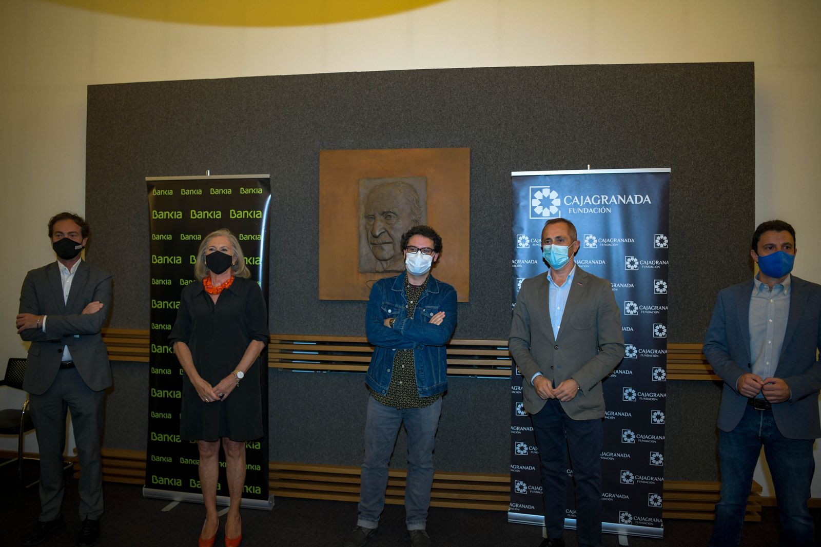 Miguel Ángel González recoge el premio Franciso Ayala por sus personajes con “máscara”