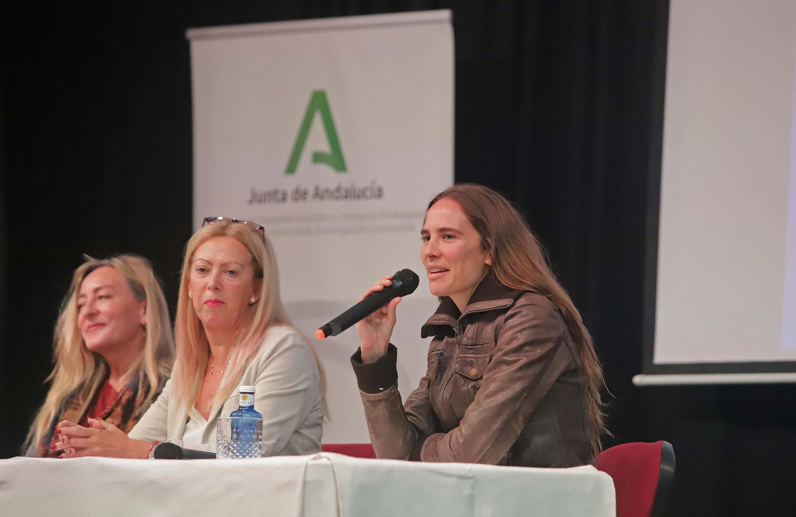Fotos de la jornada contra la violencia de género en el IES Isla Verde de Algeciras