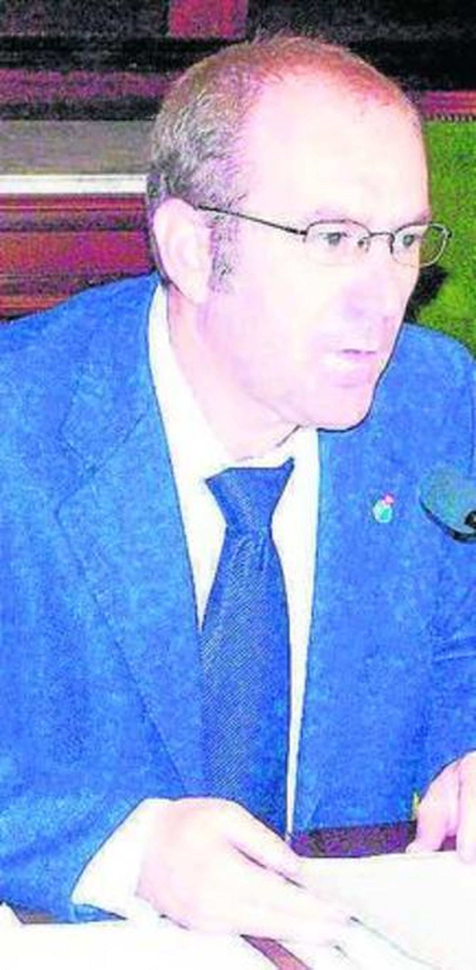 Luis Pérez, diputado.