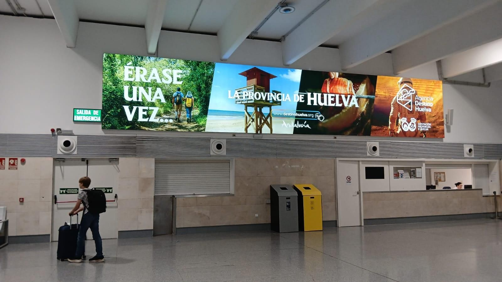 Promoción de Huelva en el aeropuerto de Sevilla.