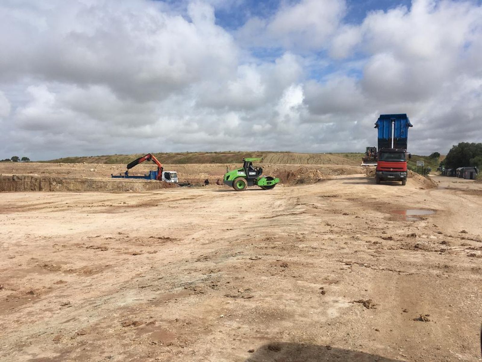 Trabajos que se desarrollan en la finca La Victoria para la construcción de este nuevo equipamiento.