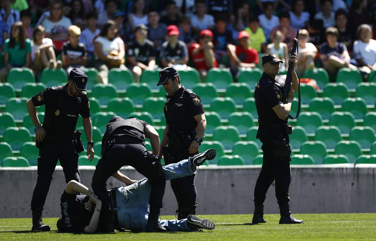 Exhibición de la Policía Nacional en el Estadio Benito Villamarín
