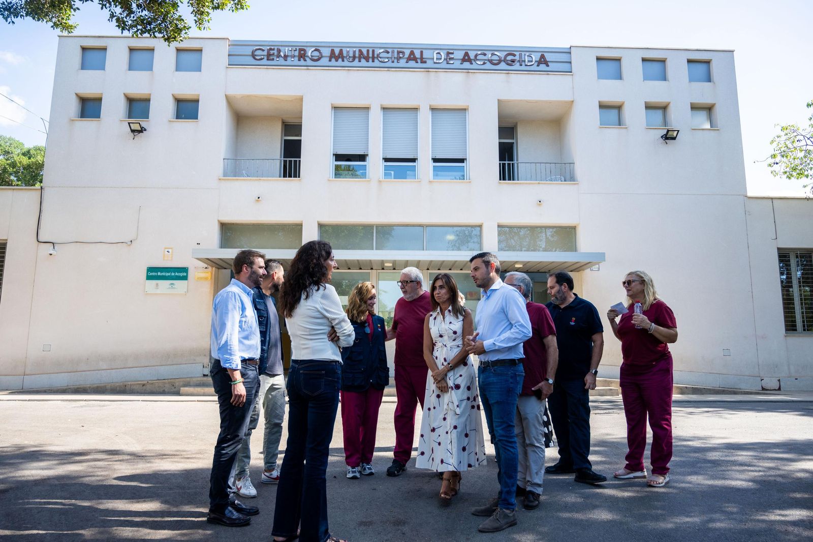 Oscar Bleda y Sacramento Sánchez, en el Centro Municipal de Acogida