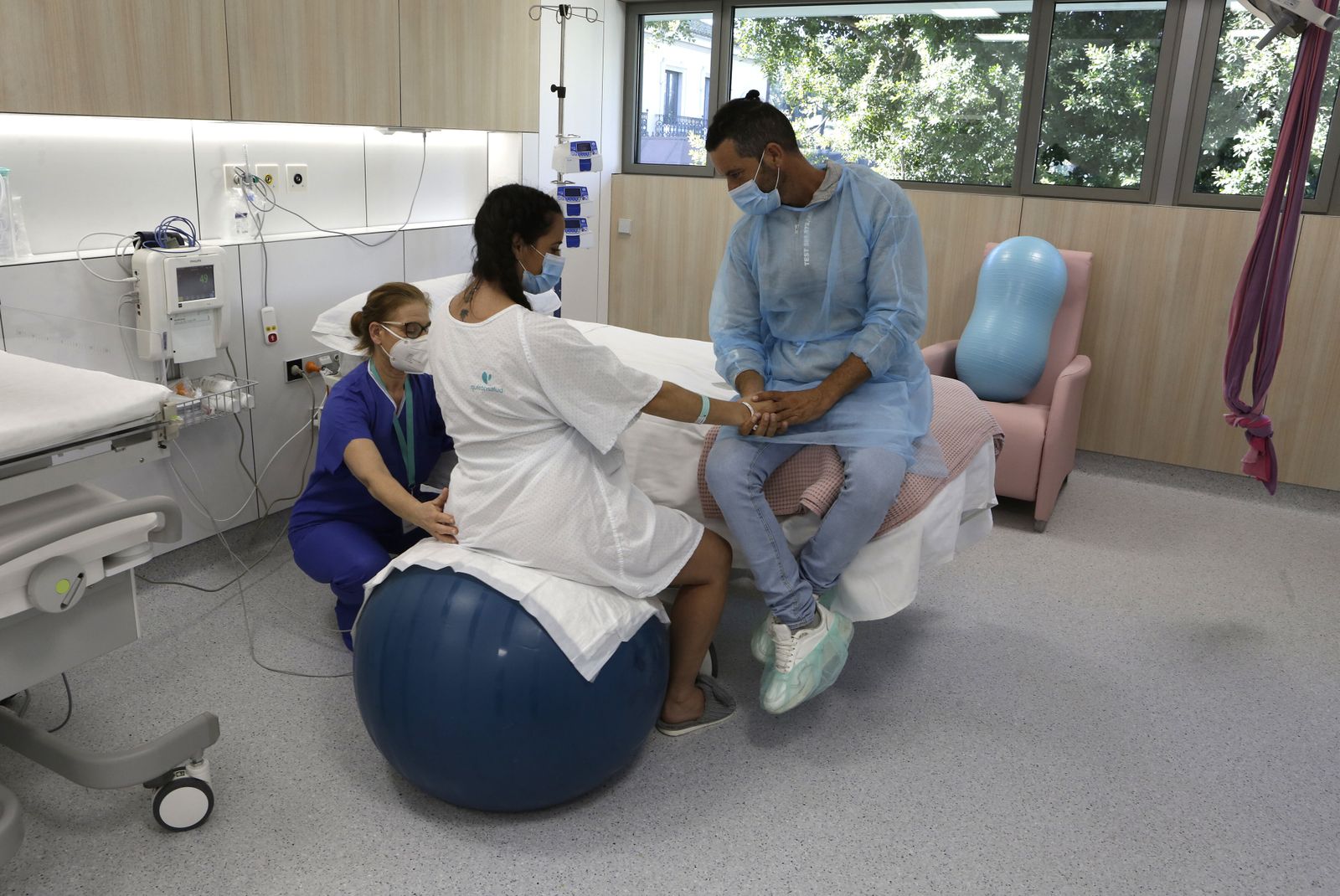 Una paciente en uno de los paritorios del Hospital Materno Infantil Quirónsalud Sevilla