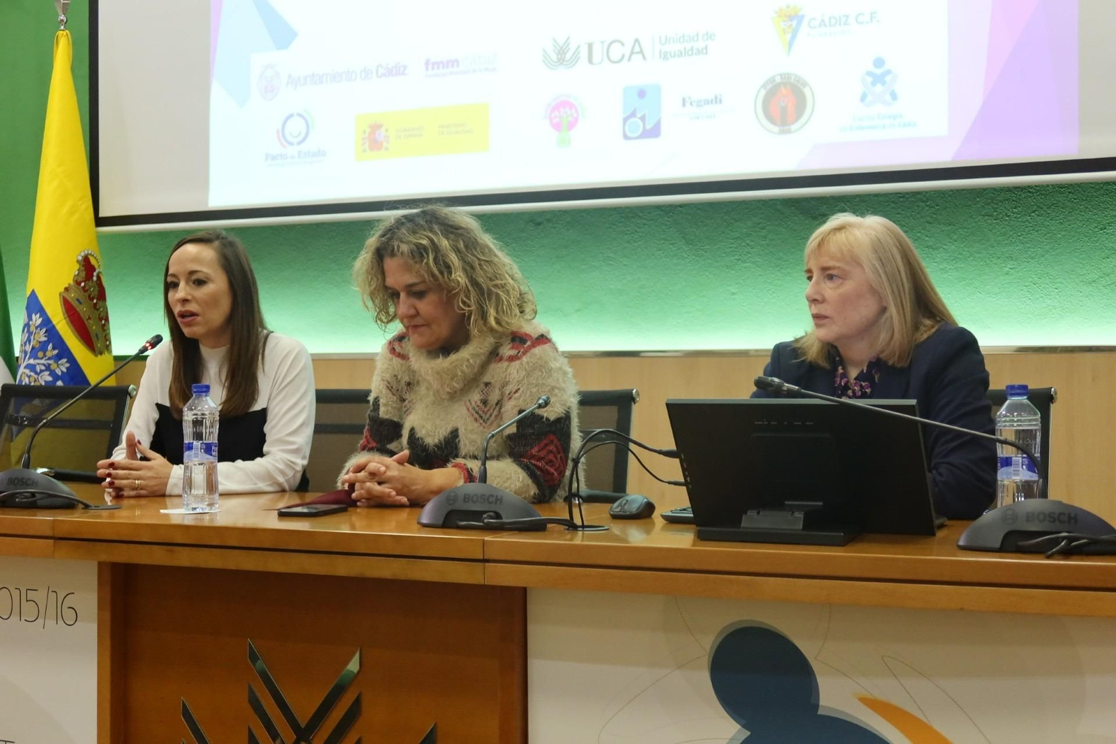 Una de las ponencias organizadas por la Universidad de Cádiz y la Fundación Municipal de la Mujer.