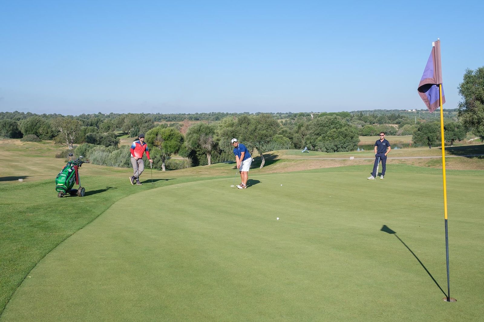 Imagen de las magníficas instalaciones para el golf en el  Fairplay Golf & Resort de Benalup.