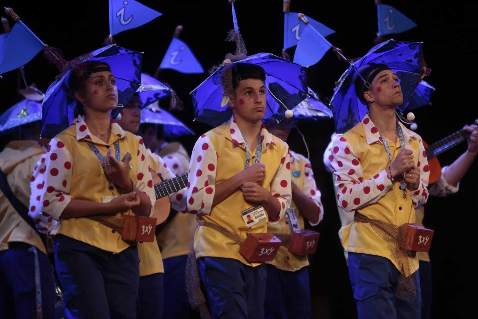 La chirigota juvenil "This is Cádiz" abrió la sesión.