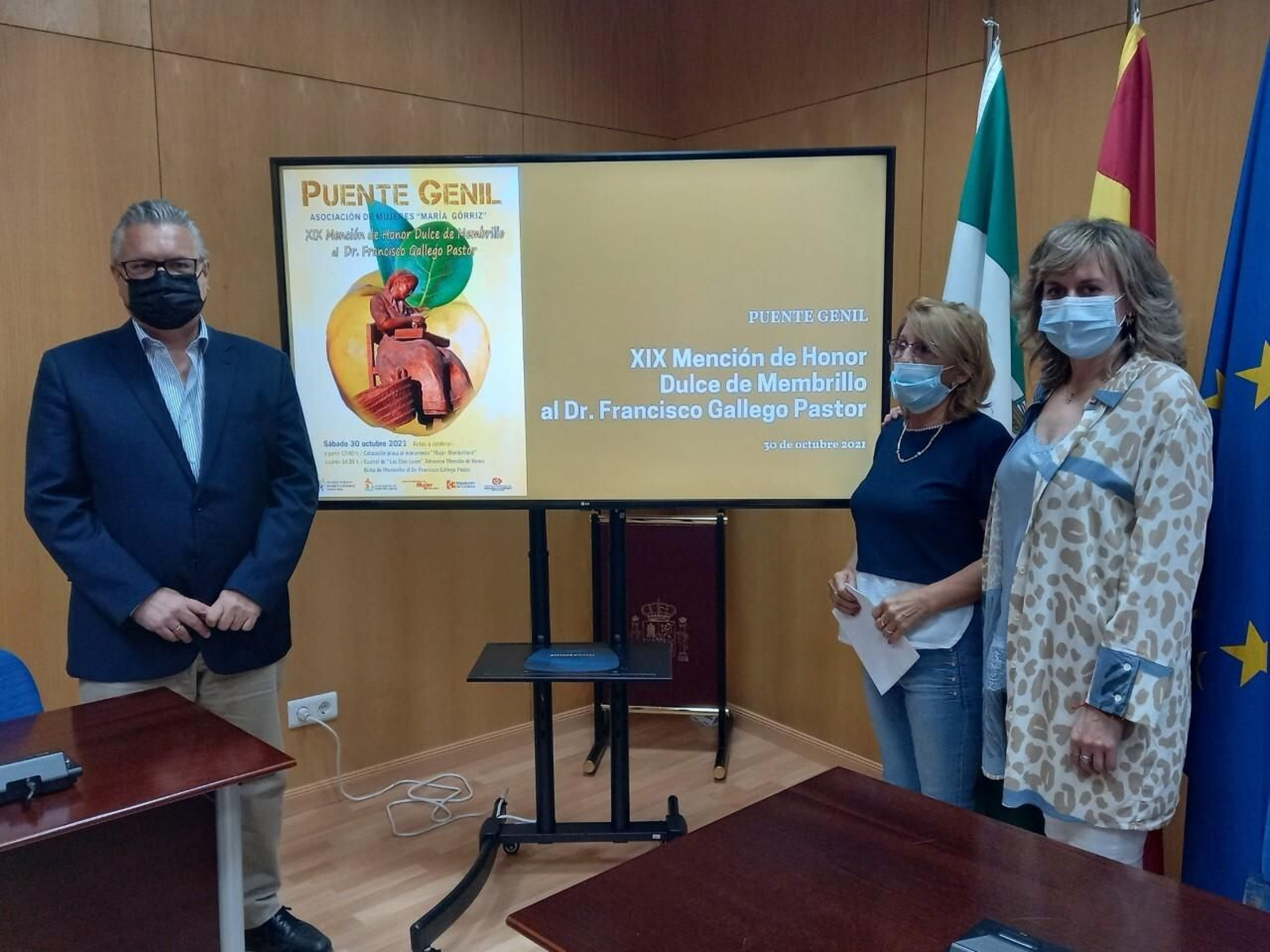 Presentación del reconocimiento al doctor Francisco Gallego.