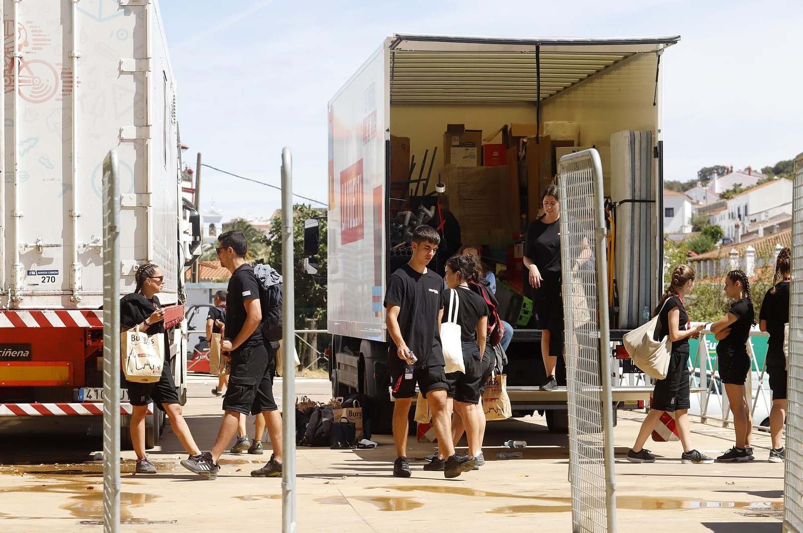 Gran ambiente en Aracena para ver la salida de la Vuelta Ciclista a España, en imágenes