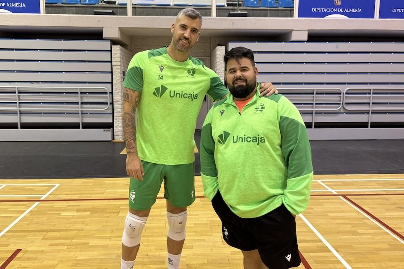 Borja Ruiz, capitán ahorrador, junto al técnico, Pablo Ruiz