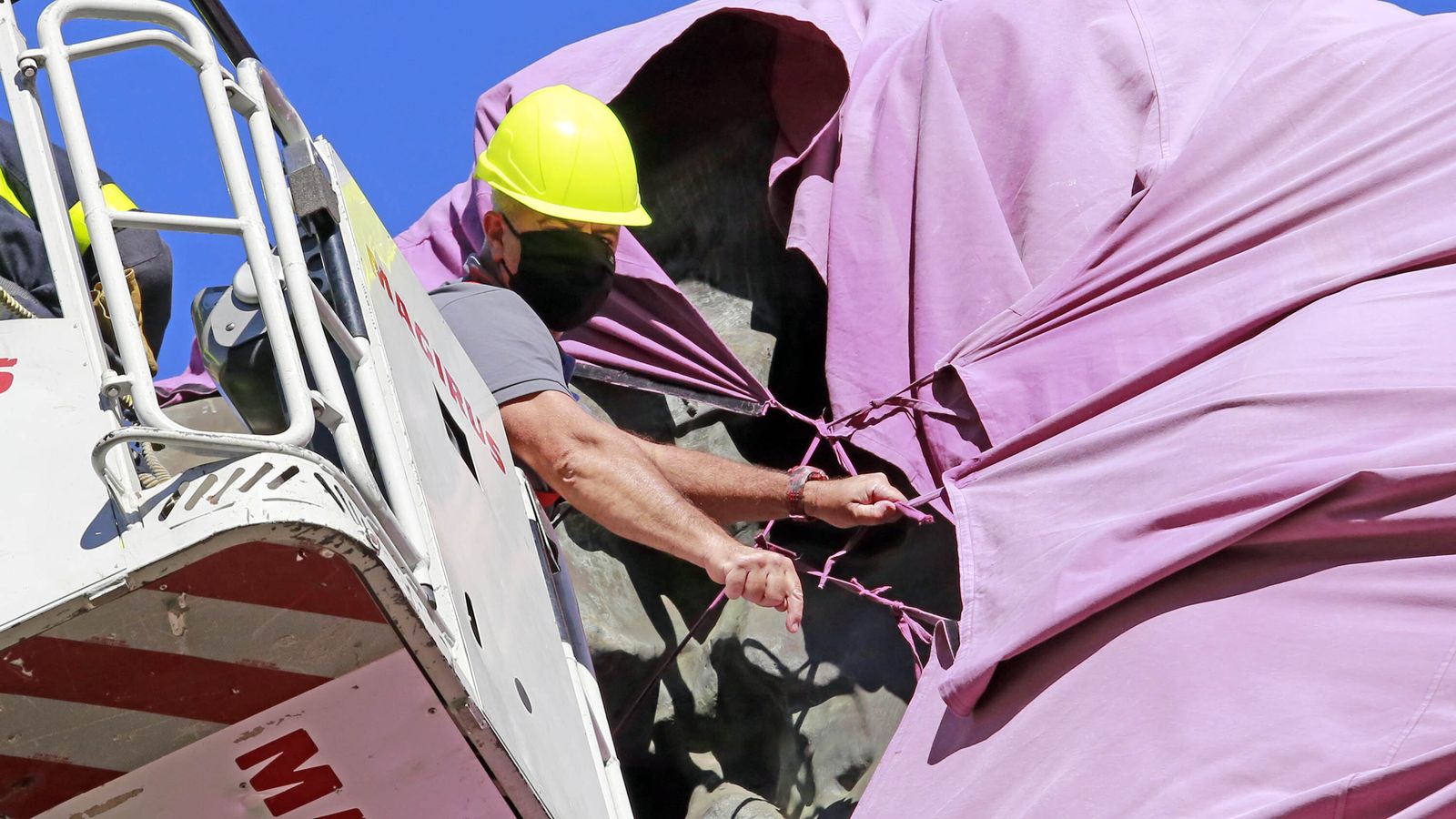 Imágenes del Minotauro vestido contra la Violencia de Género