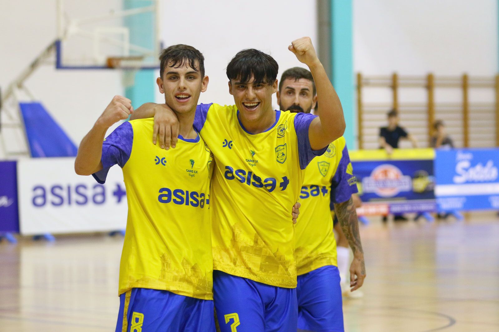 Celebración de uno de los goles del Virgili.