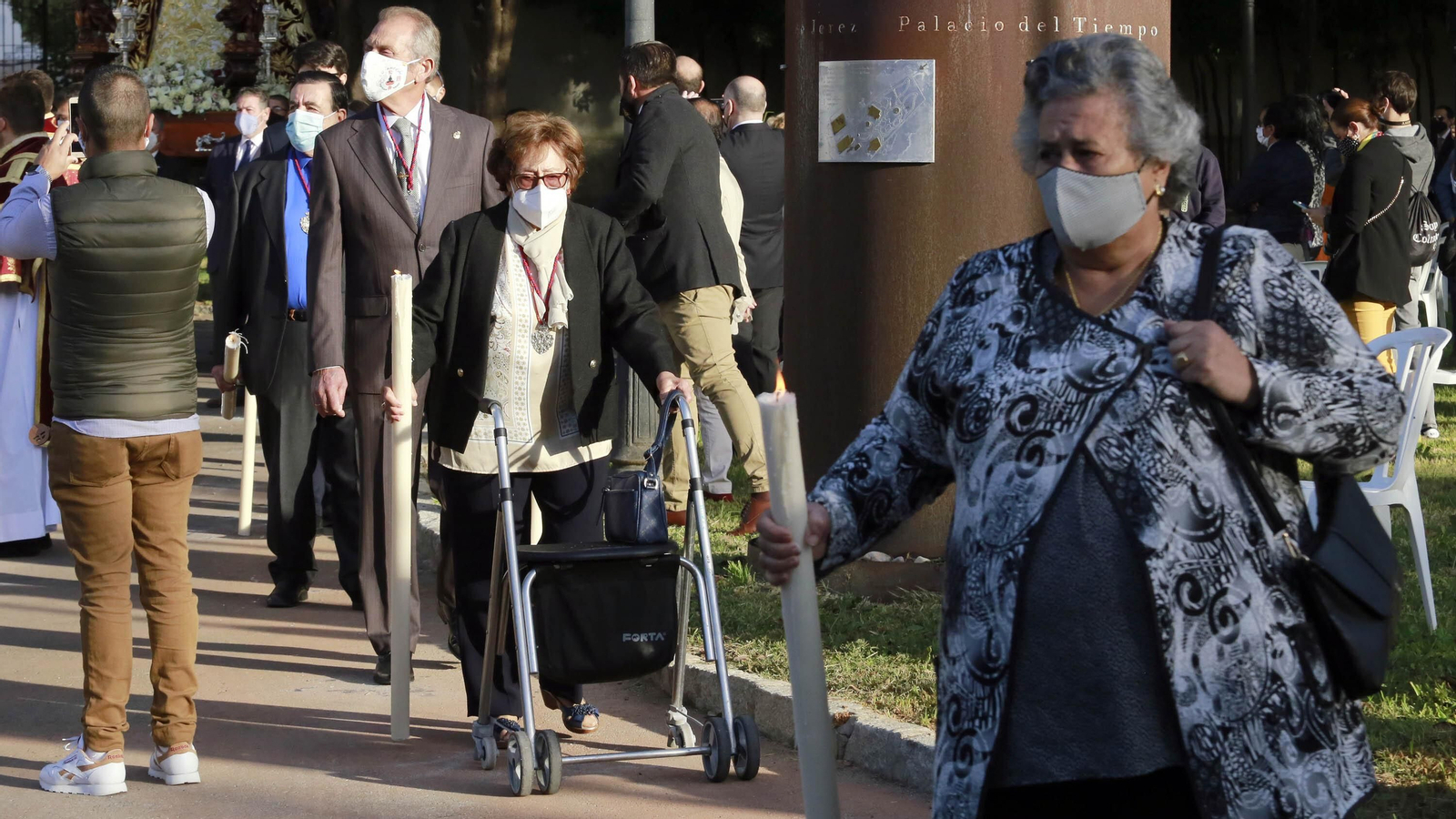 Imágenes del rosario de la Aurora de la Candelaria por los jardines de la Atalaya