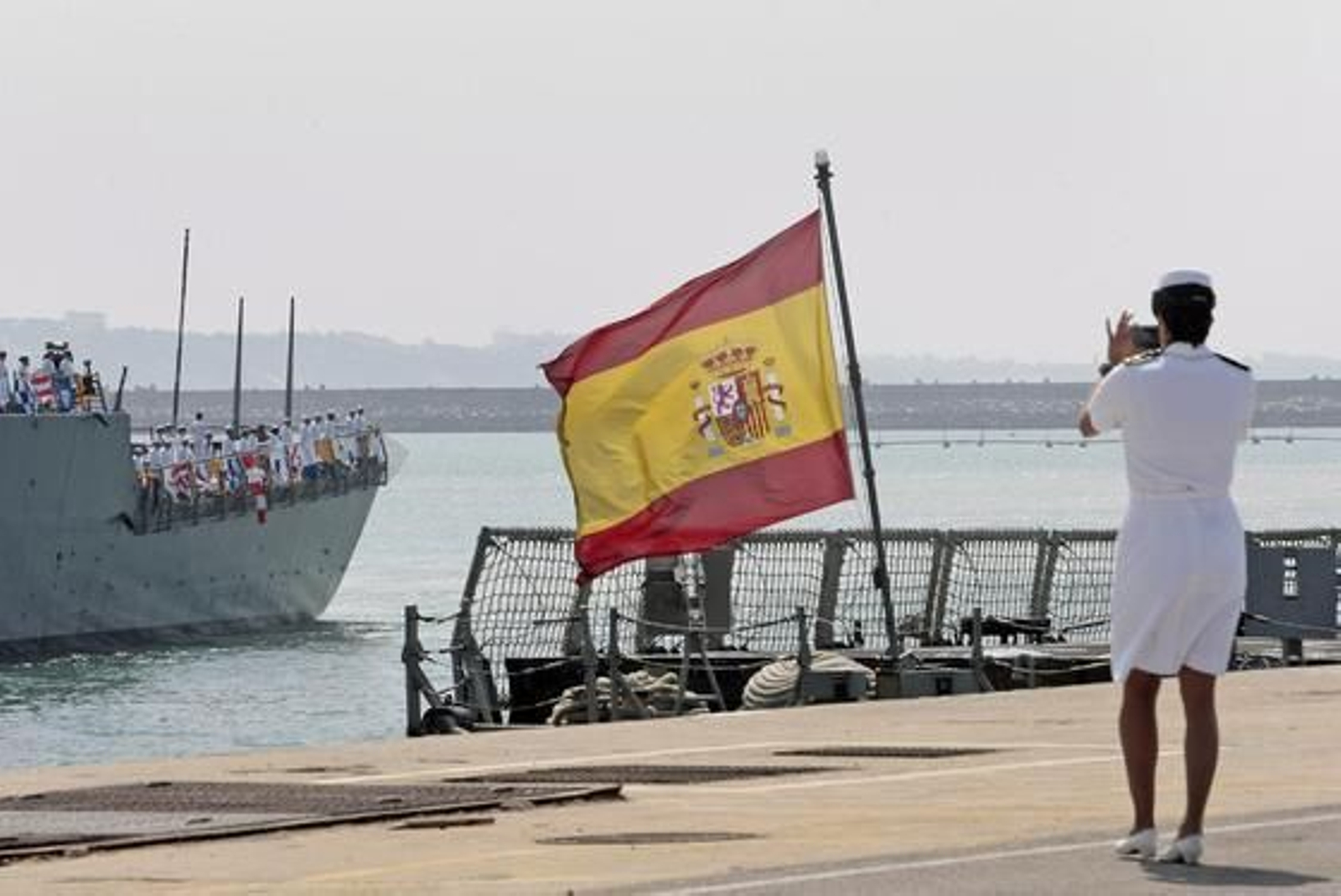 Rota recibe a otros 300 marines con el atraque del 'USS Ross'

Foto: Fito Carreto