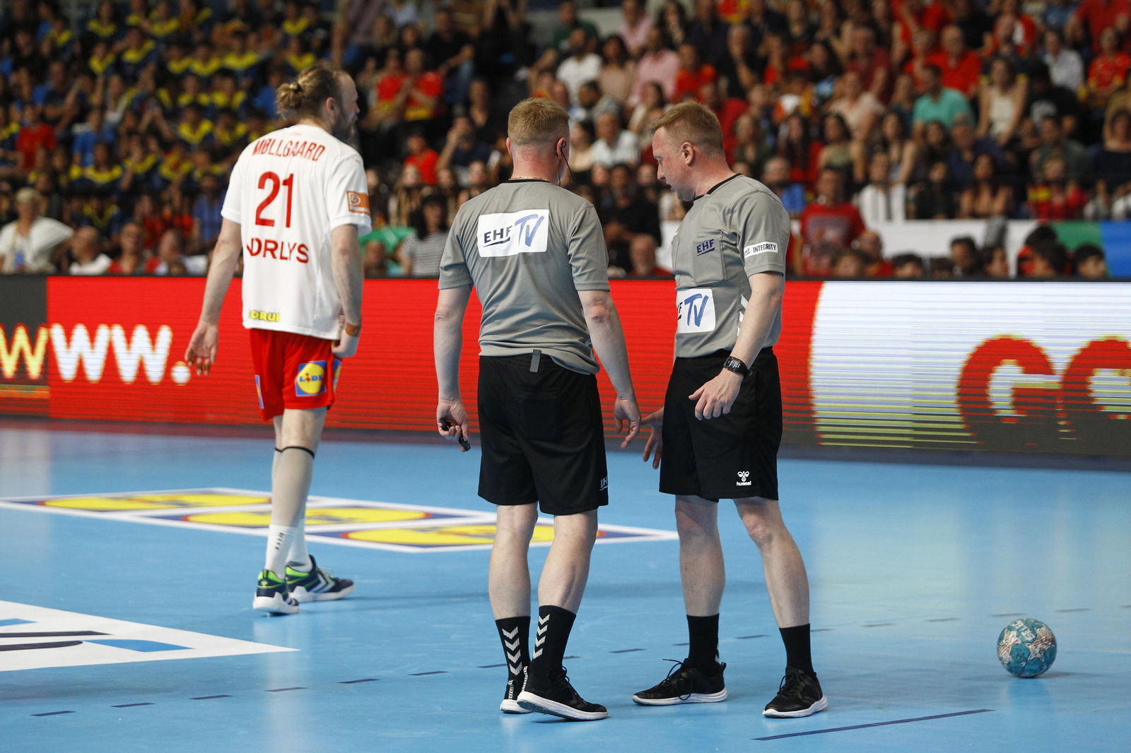 Imágenes del España-Dinamarca de la EHF Euro Cup de balonmano, en Almería