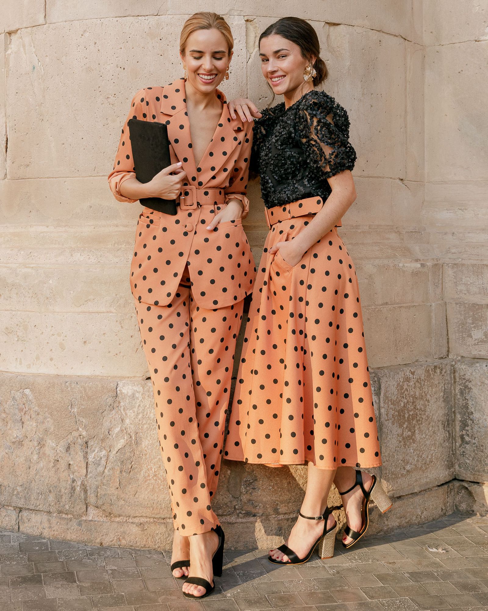 Lunares en los looks de invitada de Polin et Moi